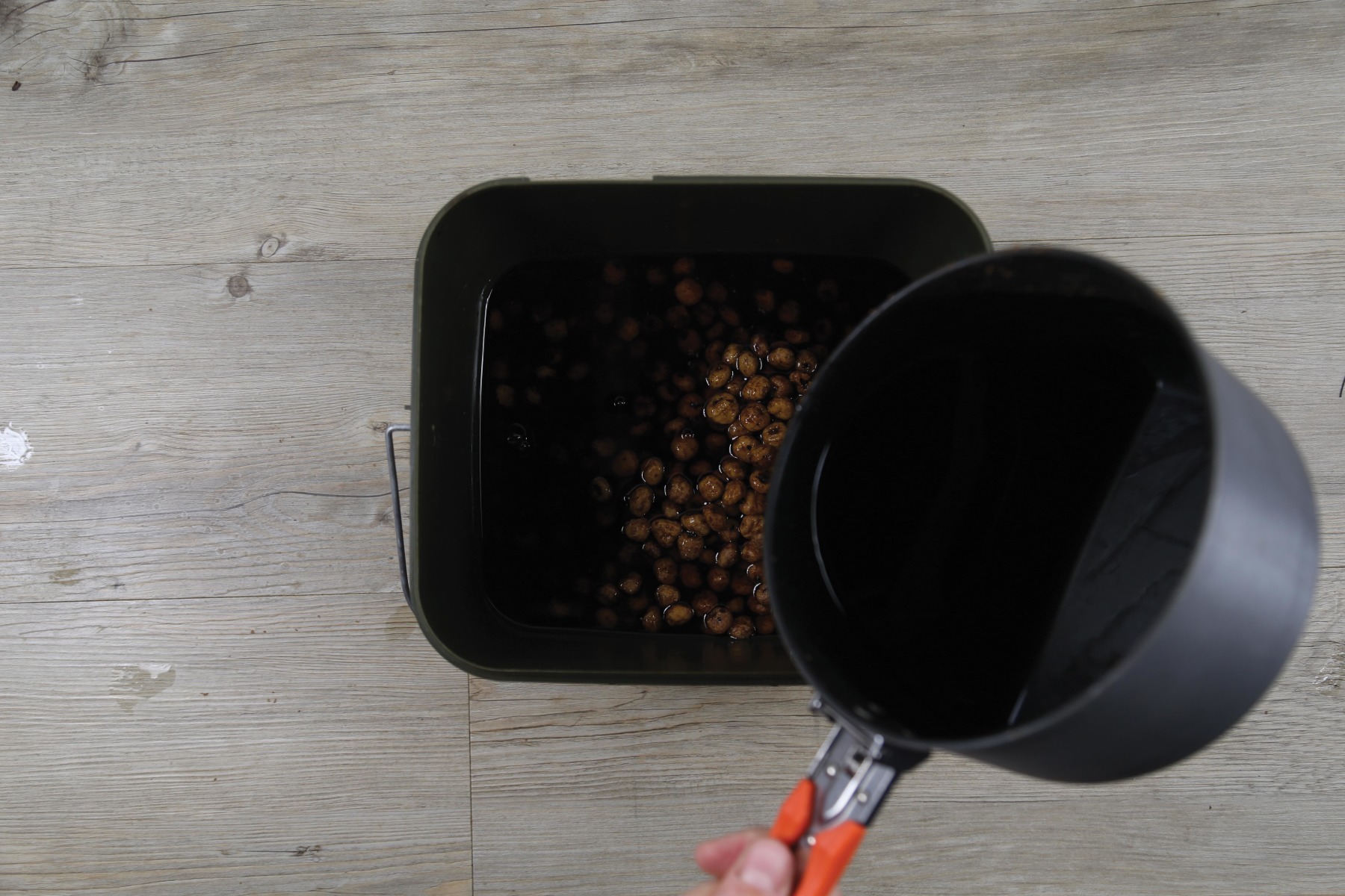 6. Add this to the hot tigers and stir in the sugar (the heat will melt it).