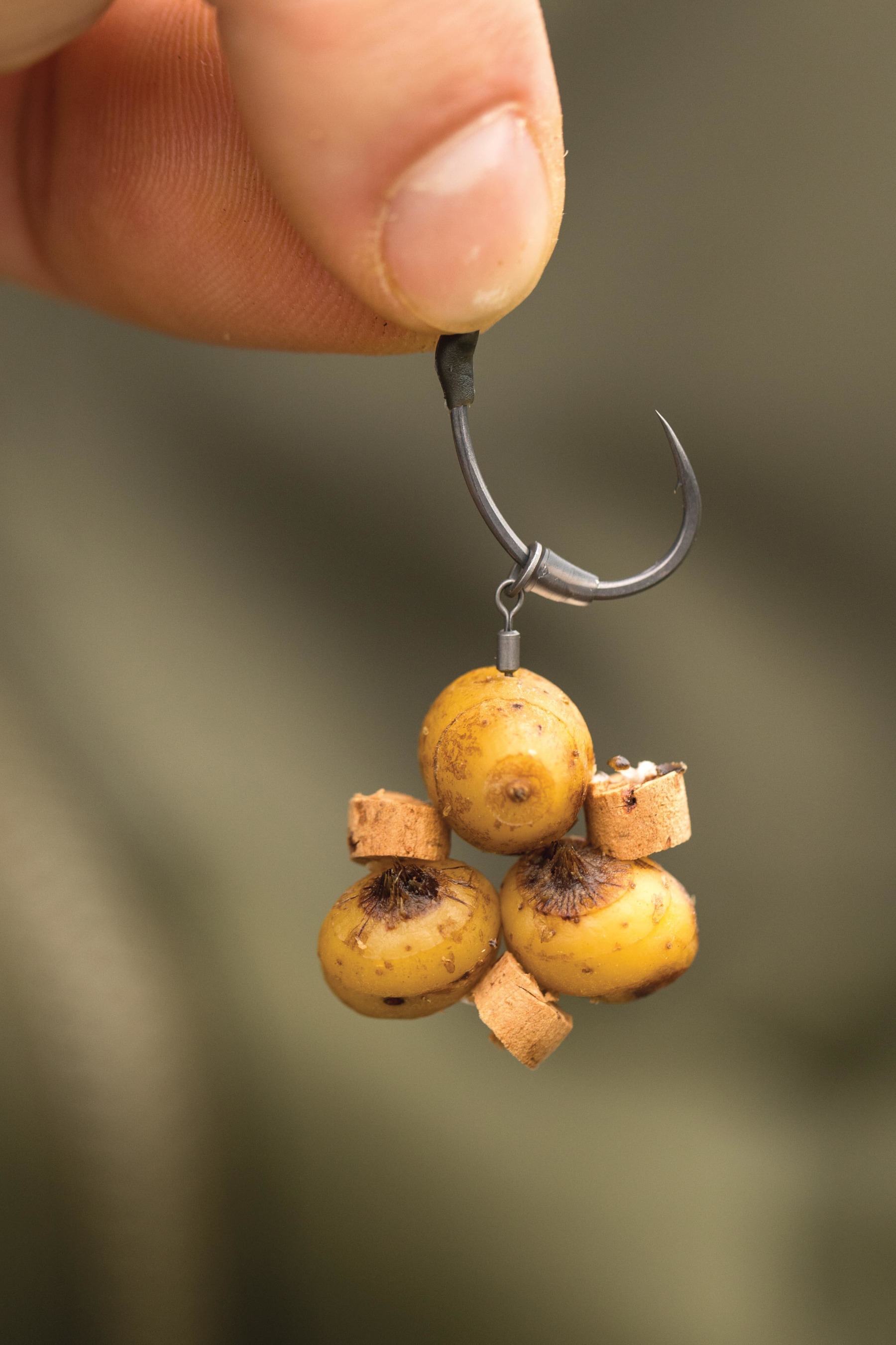 9. Finally, mount the ‘Ring of Love’ onto your chosen hook.